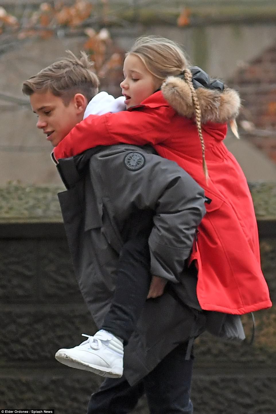 Càng lớn lại càng xinh đẹp, thảo nào Harper Beckham luôn được bố yêu chiều nhất nhà - Ảnh 10.