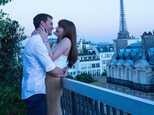 Đem màn ái ân ra rạp dịp Lễ tình nhân, “Fifty Shades Freed” ẵm trọn gần 100 triệu đô toàn cầu - Ảnh 2.