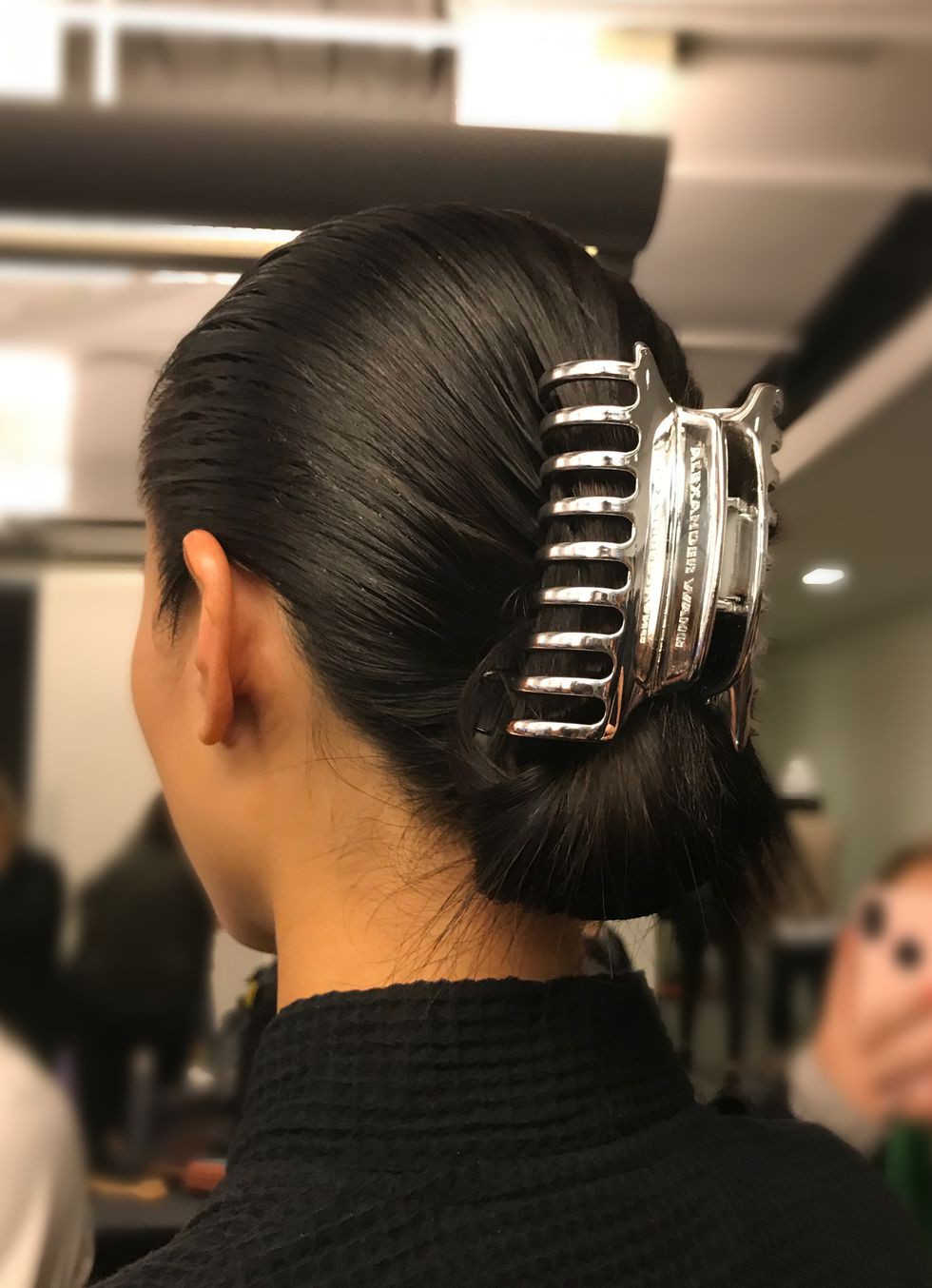 Kẹp tóc từ đời ơ kìa giờ lại tung hoành tại show Alexander Wang trong khuôn khổ NYFW - Ảnh 4. Kẹp tóc từ đời ơ kìa giờ lại tung hoành tại show Alexander Wang trong khuôn khổ NYFW - Ảnh 4.