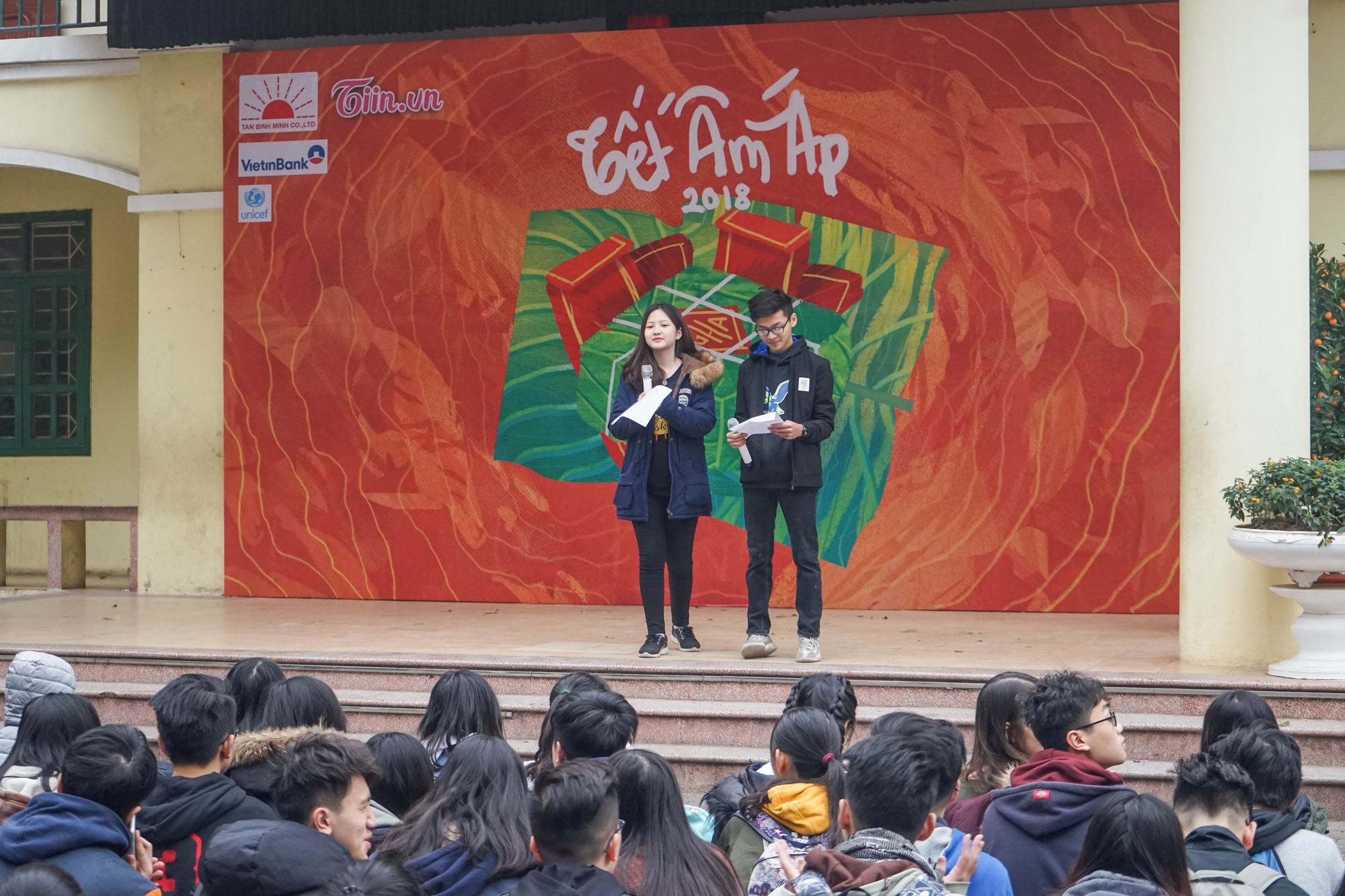 Tết Ấm Áp 2018: Thắp lửa yêu thương, chia vui ngày Tết - Ảnh 1. Tết Ấm Áp 2018: Thắp lửa yêu thương, chia vui ngày Tết - Ảnh 1.