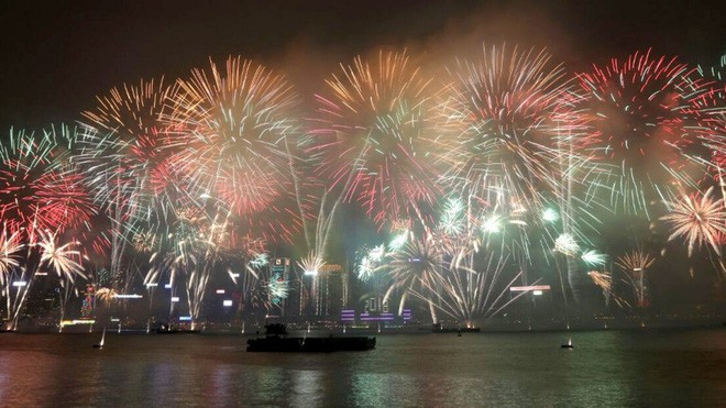 Hong Kong hủy bỏ bắn pháo hoa chào mừng năm mới, dành tiền hỗ trợ gia đình nạn nhân vụ tai nạn xe buýt thảm khốc - Ảnh 4.