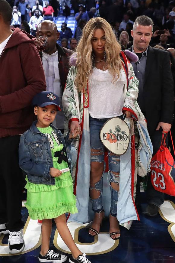 Mới 6 tuổi, con gái Beyoncé đã sở hữu kho đồ hiệu đắt giá khiến nhiều người ghen tị - Ảnh 9. Mới 6 tuổi, con gái Beyoncé đã sở hữu kho đồ hiệu đắt giá khiến nhiều người ghen tị - Ảnh 9.