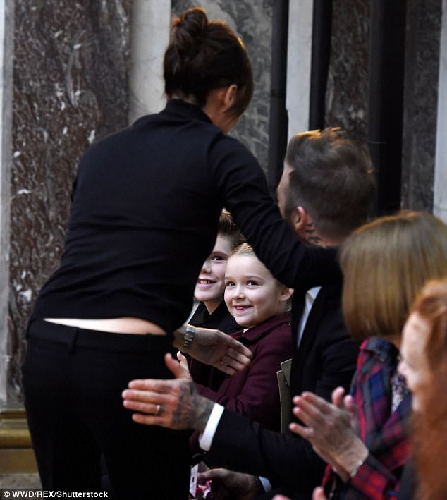 M&aacute; hồng răng s&uacute;n, kh&ocirc;ng chỉ xinh m&agrave; Harper Beckham tr&ocirc;ng c&ograve;n cực dễ thương v&agrave; ngọt ng&agrave;o - Ảnh 5.