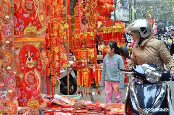 Hình ảnh không khí Tết rộn ràng khắp phố phường Hà Nội tràn ngập các trang báo Trung Quốc - Ảnh 7.