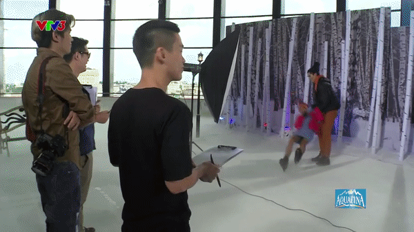Hoa hậu HHen Ni&ecirc; từng t&eacute; l&ecirc;n t&eacute; xuống khi chụp h&igrave;nh với ch&oacute; tại Next Top Model - Ảnh 3.
