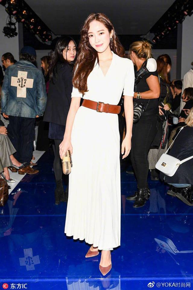 Chỉ diện đồ trắng mà công chúa băng giá Jessica Jung cũng đẹp xuất thần tại Tuần lễ thời trang New York  - Ảnh 3.