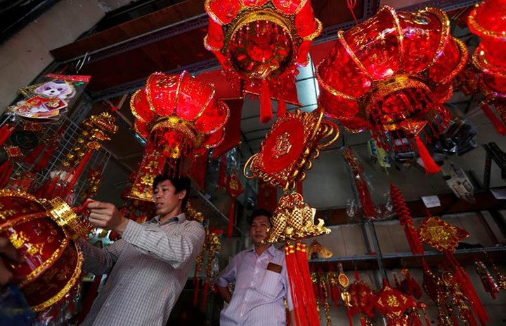 Châu Á ngập tràn sắc đỏ cùng linh vật chú chó chào Tết Nguyên Đán - Ảnh 6. Châu Á ngập tràn sắc đỏ cùng linh vật chú chó chào Tết Nguyên Đán - Ảnh 6.