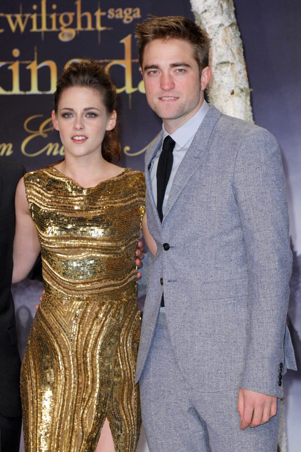 Loạt fan bấn loạn vì bỗng bắt gặp Kristen Stewart và Robert Pattinson bên nhau tại bar - Ảnh 4.