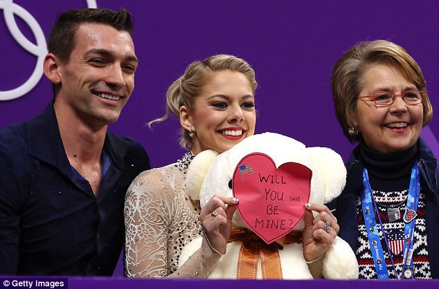 2 VĐV Olympic m&ugrave;a đ&ocirc;ng trao nụ h&ocirc;n nồng ch&aacute;y đ&uacute;ng ng&agrave;y Valentine - Ảnh 3.