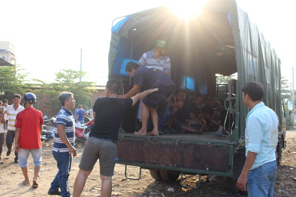 Hơn 40 con bạc th&aacute;o chạy t&aacute;n loạn khỏi xưởng gỗ ng&agrave;y 29 Tết - Ảnh 1.