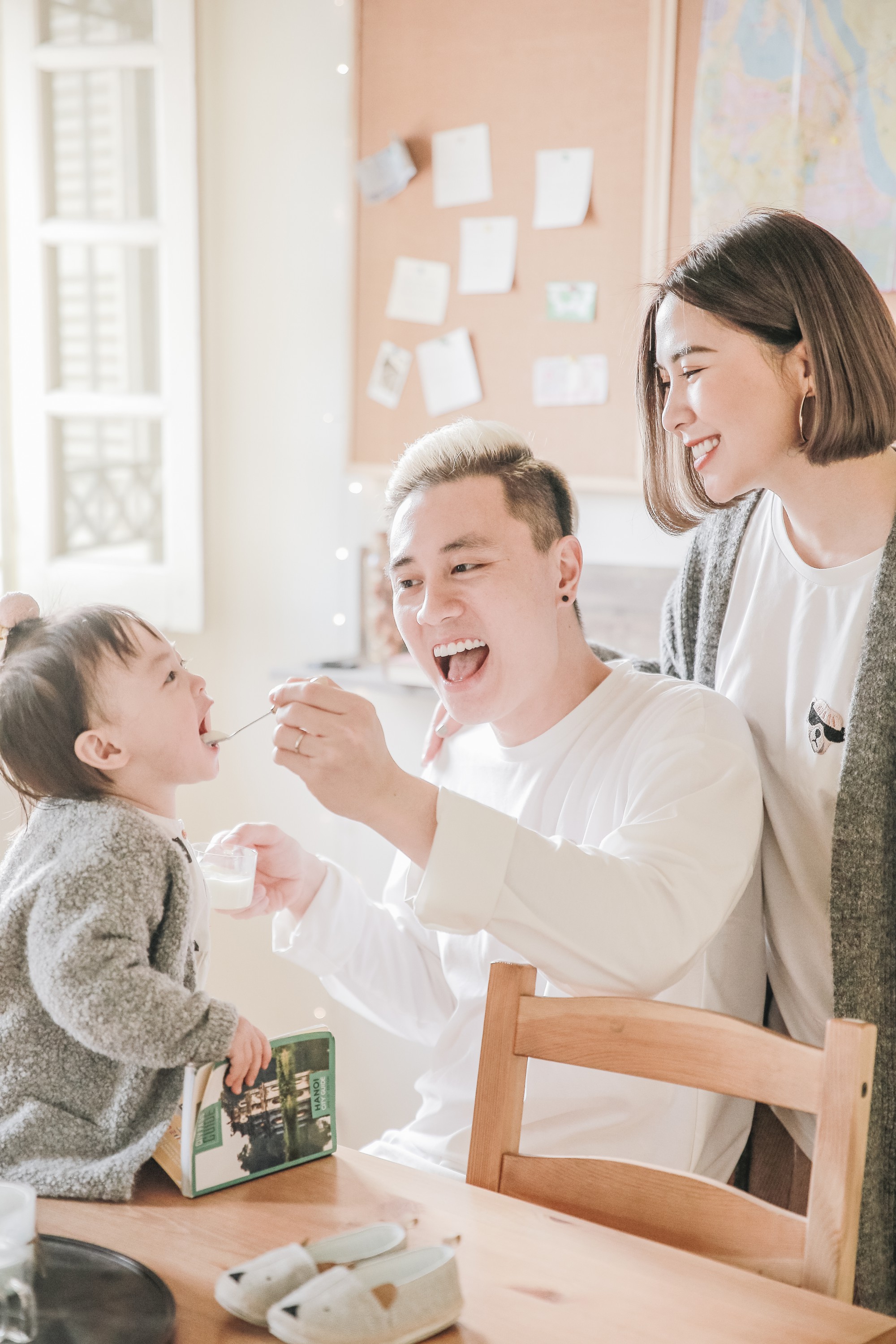 Cuối năm, nhìn bộ ảnh ngọt ngào của gia đình Kiên Hoàng - Heo Mi Nhon mà muốn cưới! - Ảnh 2.