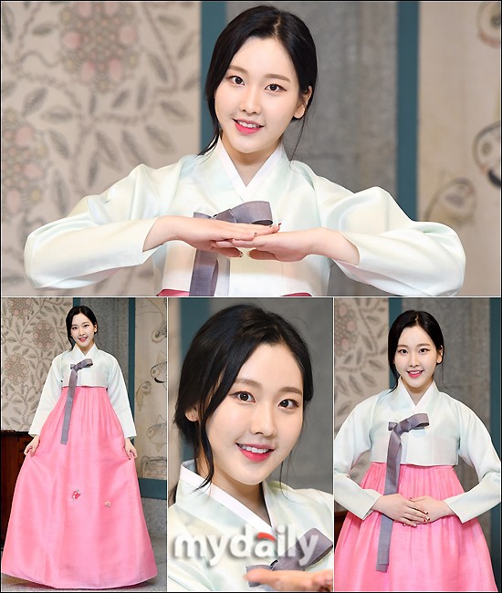 Sao Hàn đón Tết: Idol thi nhau diện hanbok lung linh, Park Shin Hye cùng dàn sao gửi lời chúc trên phim trường - Ảnh 40.