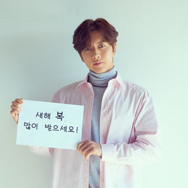 Sao H&agrave;n đ&oacute;n Tết: Idol thi nhau diện hanbok lung linh, Park Shin Hye c&ugrave;ng d&agrave;n sao gửi lời ch&uacute;c tr&ecirc;n phim trường - Ảnh 7.