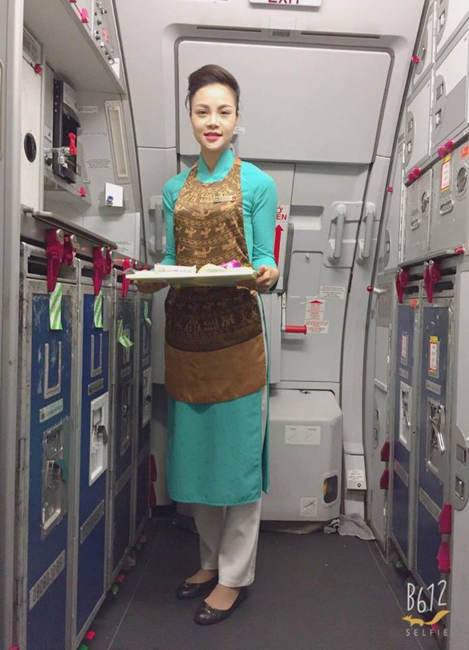  Nữ tiếp viên hàng không xinh đẹp kể về những đêm đón giao thừa trên máy bay, những ngày Tết rời phi trường là lao vào bếp  - Ảnh 1.