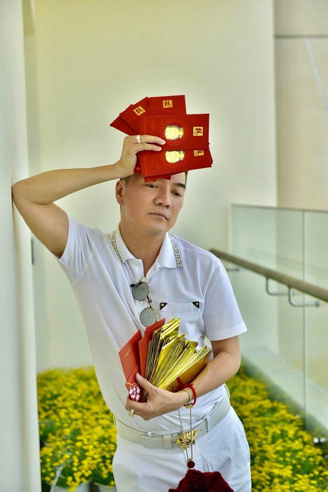 Sao Việt xúng xính váy áo đi chúc Tết, tụ tập vui chơi cùng họ hàng trong sáng mùng 1 - Ảnh 2. Sao Việt xúng xính váy áo đi chúc Tết, tụ tập vui chơi cùng họ hàng trong sáng mùng 1 - Ảnh 2.