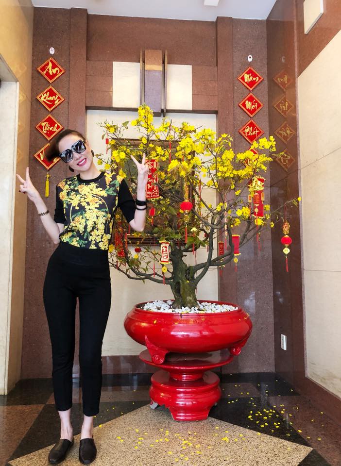 Sao Việt xúng xính váy áo đi chúc Tết, tụ tập vui chơi cùng họ hàng trong sáng mùng 1 - Ảnh 19. Sao Việt xúng xính váy áo đi chúc Tết, tụ tập vui chơi cùng họ hàng trong sáng mùng 1 - Ảnh 19.