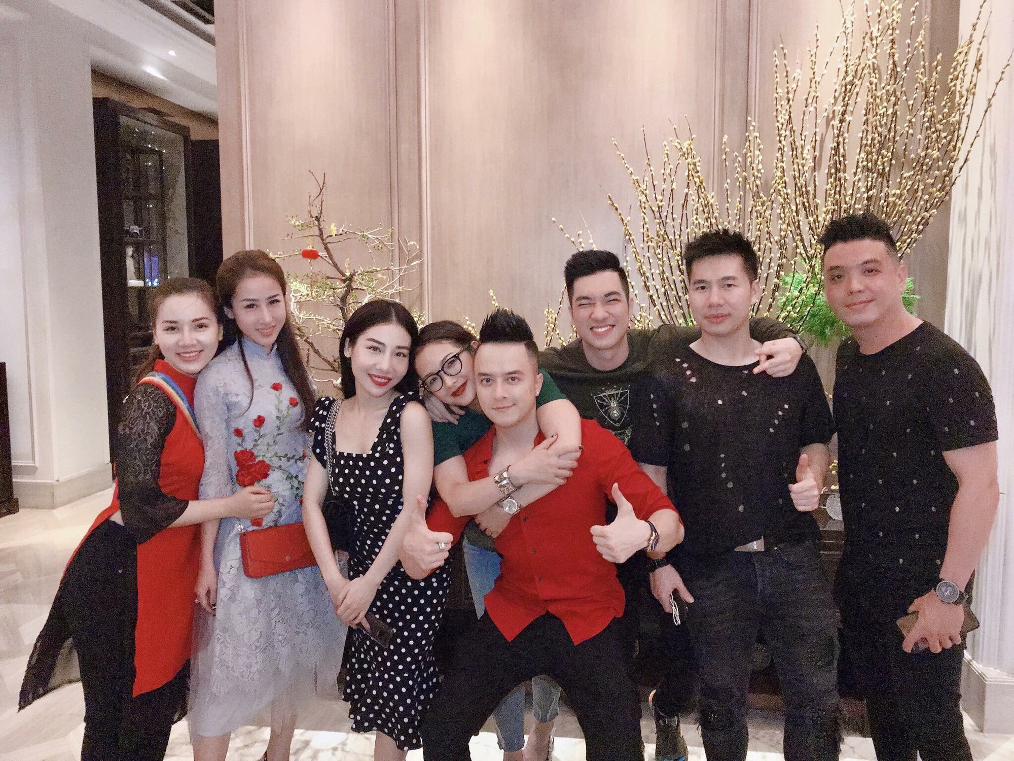 Sao Việt xúng xính váy áo đi chúc Tết, tụ tập vui chơi cùng họ hàng trong sáng mùng 1 - Ảnh 7. Sao Việt xúng xính váy áo đi chúc Tết, tụ tập vui chơi cùng họ hàng trong sáng mùng 1 - Ảnh 7.