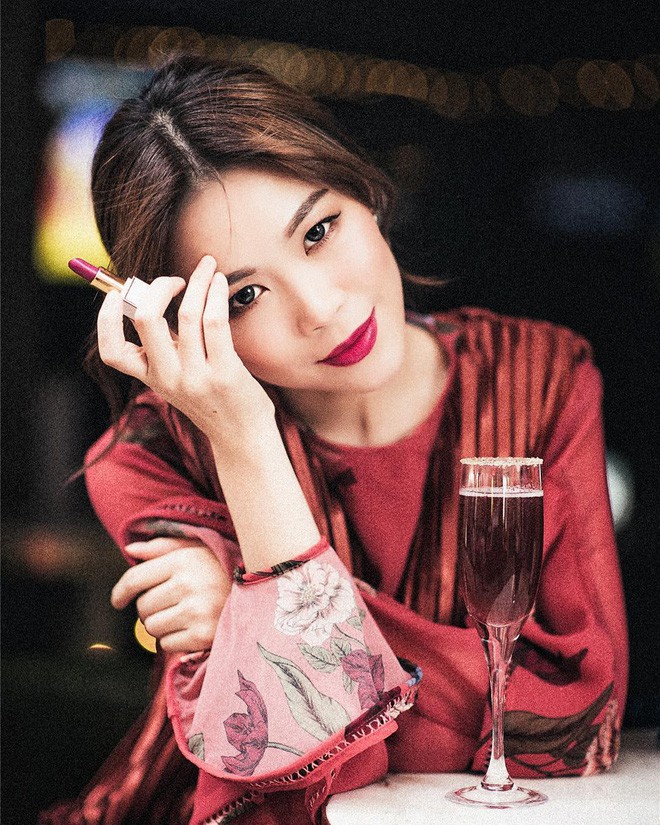Nhấn nh&aacute; ch&uacute;t sắc đỏ nổi bật cho thời khắc chuyển m&igrave;nh năm cũ v&agrave; năm mới  - Ảnh 14.