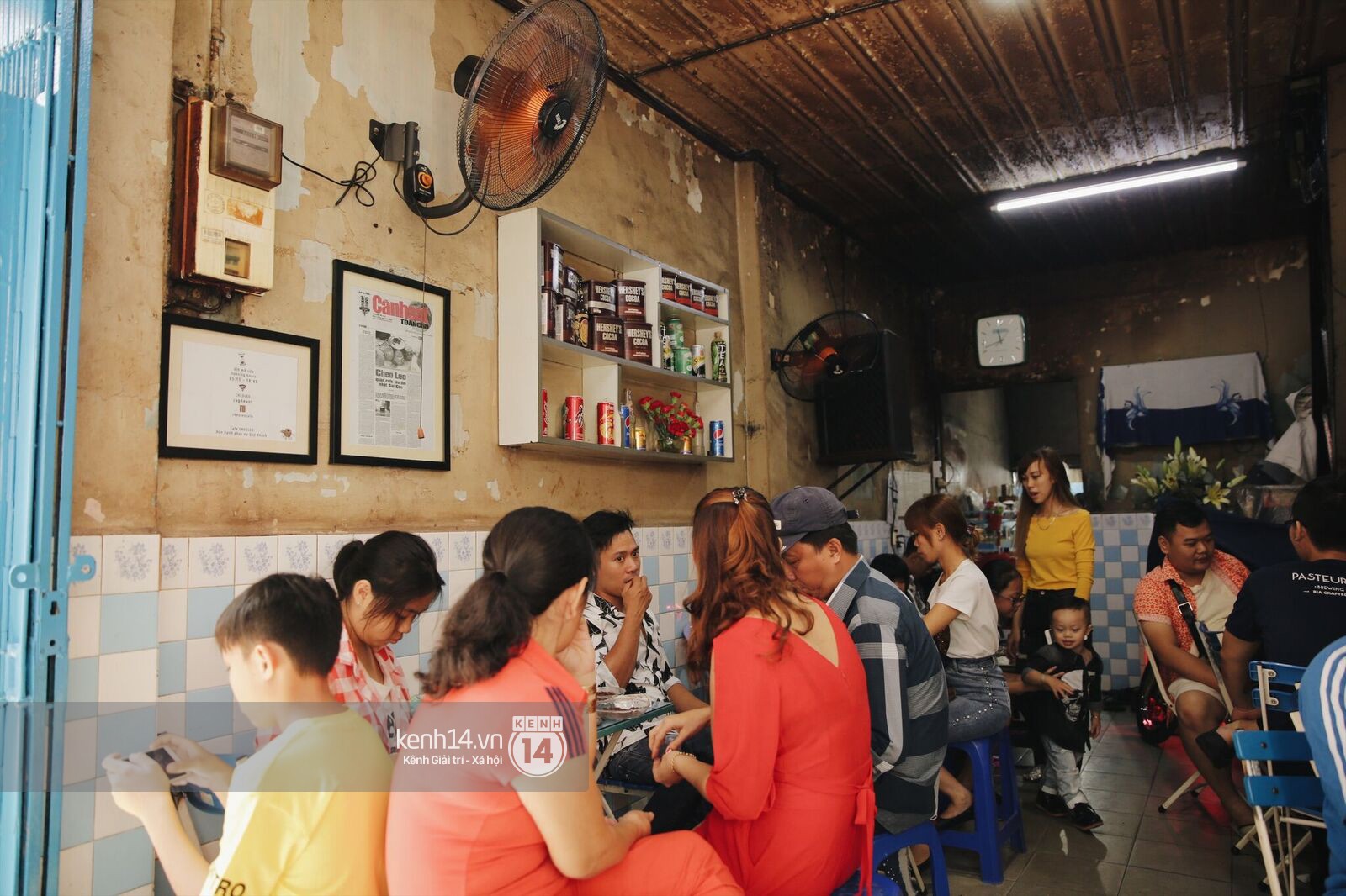Không khí nhộn nhịp ngày đầu năm tại quán cafe vợt lâu đời nhất Sài Gòn, gần 80 năm chỉ nghỉ đúng ngày 30 Tết - Ảnh 1. Không khí nhộn nhịp ngày đầu năm tại quán cafe vợt lâu đời nhất Sài Gòn, gần 80 năm chỉ nghỉ đúng ngày 30 Tết - Ảnh 1.