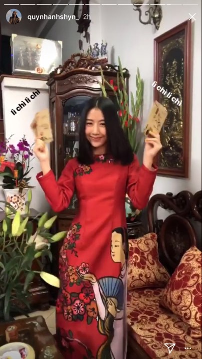 Loạt sao và hot girl Việt cùng chọn mặc áo dài xinh muốn xỉu trong ngày mùng 1 Tết - Ảnh 14.