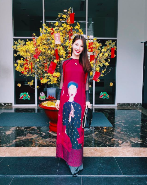 Sao Việt xúng xính váy áo đi chúc Tết, tụ tập vui chơi cùng họ hàng trong sáng mùng 1 - Ảnh 15. Sao Việt xúng xính váy áo đi chúc Tết, tụ tập vui chơi cùng họ hàng trong sáng mùng 1 - Ảnh 15.