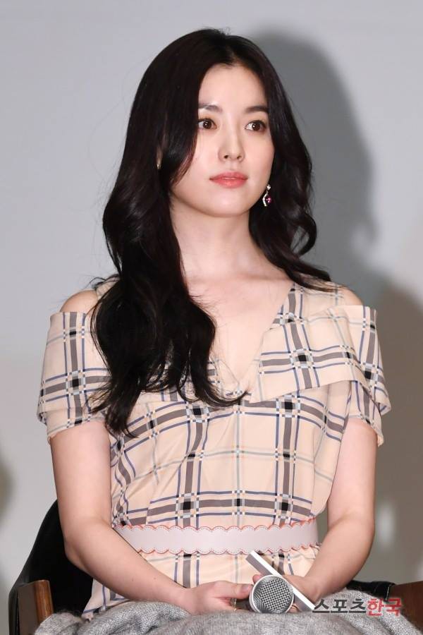 Mỹ nh&acirc;n Hoa &ndash; H&agrave;n đụng h&agrave;ng: giữa Cổ Lực Na Tr&aacute;t v&agrave; Han Hyo Joo, liệu ai sẽ nổi trội hơn? - Ảnh 1.