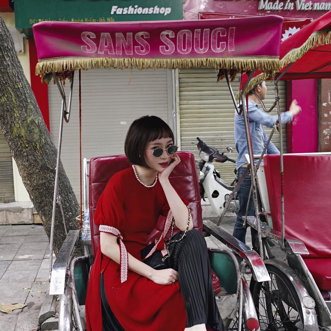 Loạt sao và hot girl Việt cùng chọn mặc áo dài xinh muốn xỉu trong ngày mùng 1 Tết - Ảnh 2.