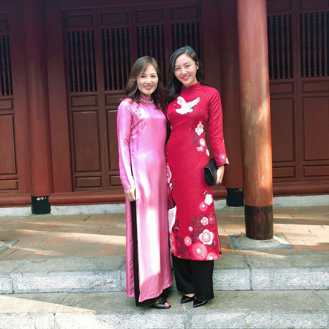 Loạt sao và hot girl Việt cùng chọn mặc áo dài xinh muốn xỉu trong ngày mùng 1 Tết - Ảnh 8.