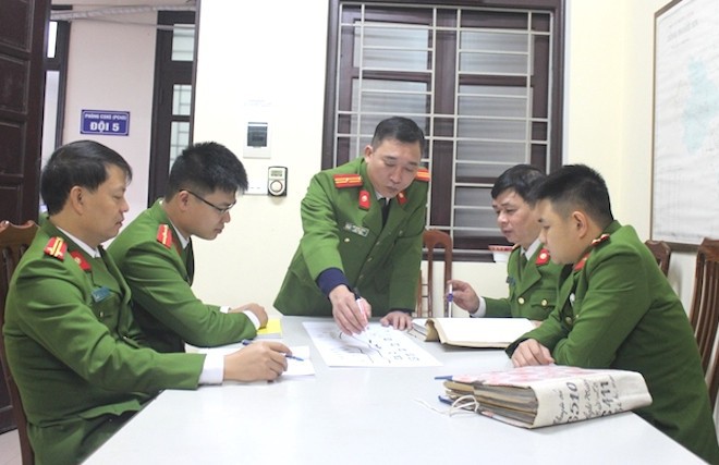 Trinh s&aacute;t kể chuyện ng&agrave;y Tết phải bỏ nh&agrave; đi ph&aacute; trọng &aacute;n - Ảnh 2.