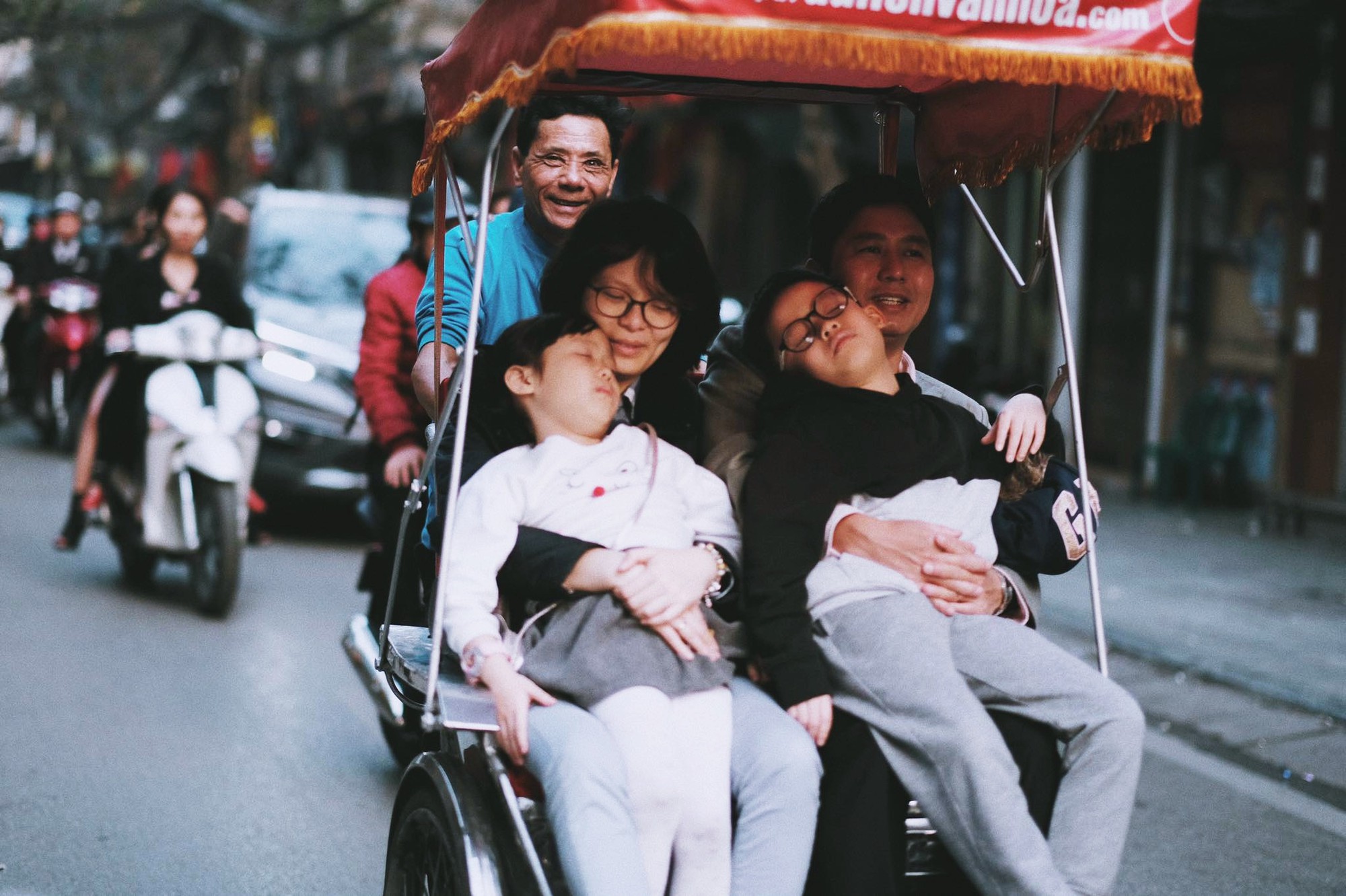 Những khoảnh khắc và câu chuyện đáng yêu được chia sẻ nhiều nhất trong dịp đầu năm mới 2018 - Ảnh 5. Những khoảnh khắc và câu chuyện đáng yêu được chia sẻ nhiều nhất trong dịp đầu năm mới 2018 - Ảnh 5.