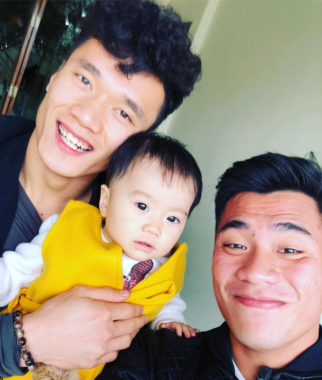 Qua rằm, có lẽ Bùi Tiến Dũng nên đi cắt tóc ngay và luôn! - Ảnh 1. Qua rằm, có lẽ Bùi Tiến Dũng nên đi cắt tóc ngay và luôn! - Ảnh 1.