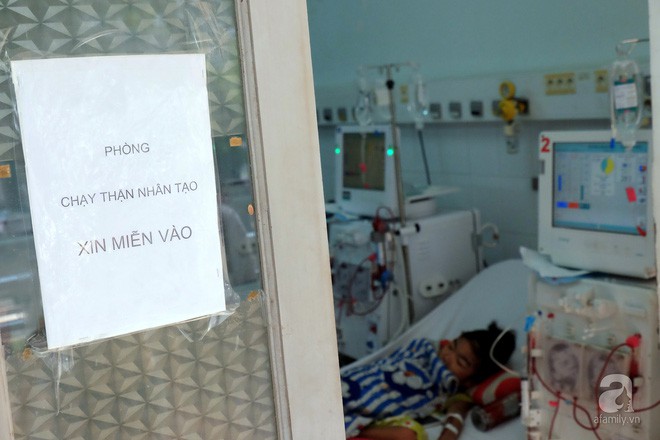 Tết trong bệnh viện của những đứa trẻ chạy thận: Tay sưng vù vì vết kim châm - Ảnh 2.