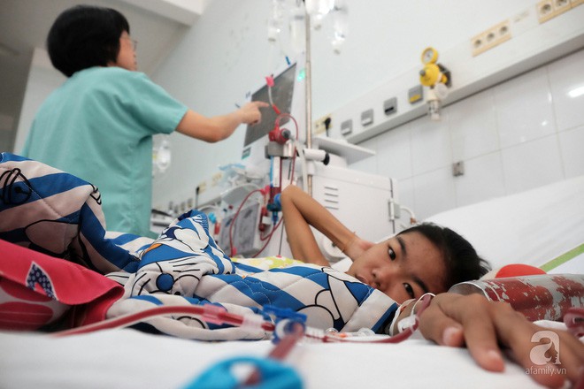 Tết trong bệnh viện của những đứa trẻ chạy thận: Tay sưng vù vì vết kim châm - Ảnh 12.