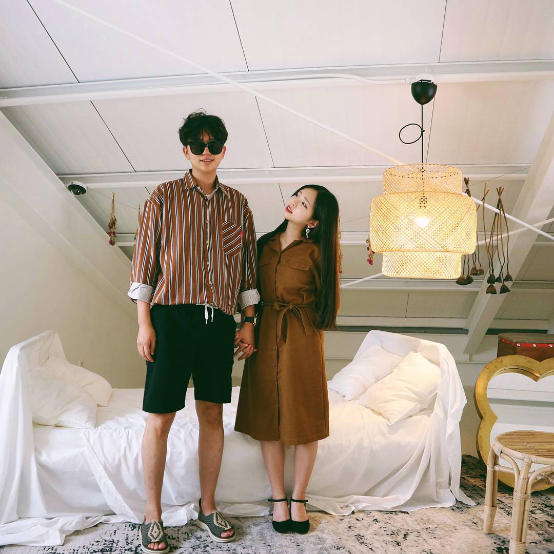 Cứ yêu nhau là phải mặc đồ đôi, nhưng mặc sao cho đẹp thì phải nhìn ngay 5 cặp đôi xứ Hàn này - Ảnh 10. Cứ yêu nhau là phải mặc đồ đôi, nhưng mặc sao cho đẹp thì phải nhìn ngay 5 cặp đôi xứ Hàn này - Ảnh 10.