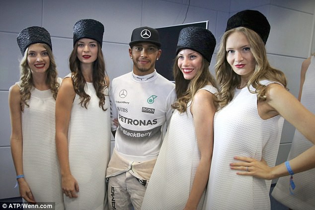 Fan nổi điên vì những người mẫu xinh đẹp không còn được sử dụng trên đường đua F1 - Ảnh 1.