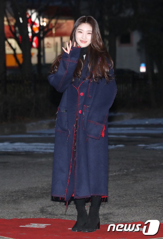 Suzy đụng độ loạt nữ thần Kpop, xuất hiện nữ idol bị chê kém sắc hơn cả thần tượng xấu nhất lịch sử Kpop - Ảnh 22.