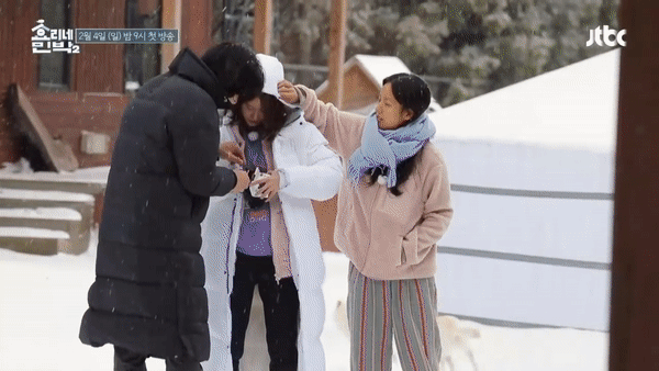 Cô giúp việc Yoona (SNSD) quét tuyết, nấu ăn, khoe mặt mộc rạng rỡ trong show thực tế nhà Hyori - Ảnh 6.