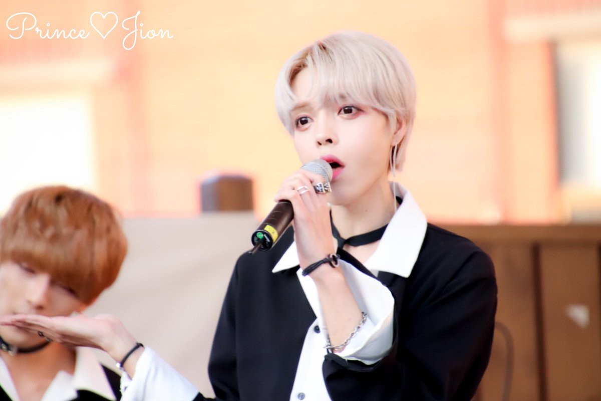 Kpop sắp đón chào một nhóm nhạc gây sốc có 1 không 2: Toàn các thành viên mặt rắn, không phân biệt nổi ai - Ảnh 2.