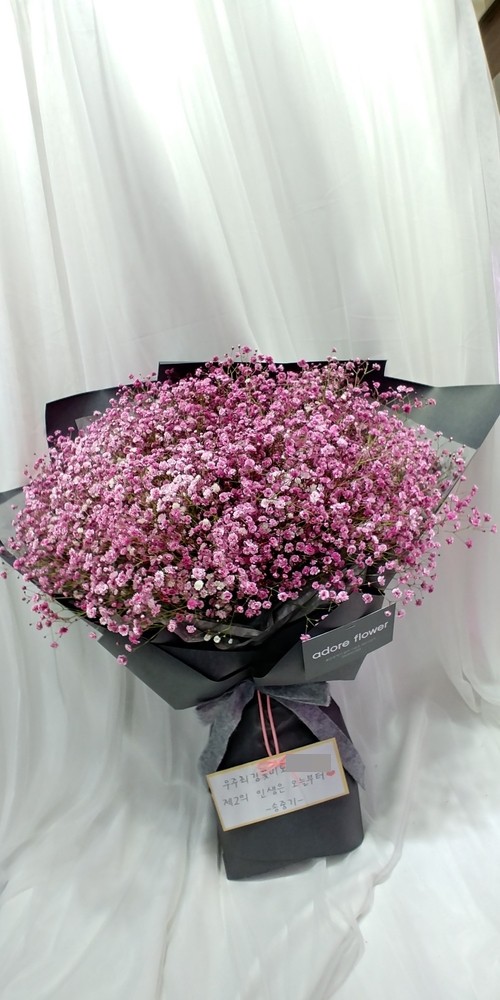 Song Joong Ki tặng Song Hye Kyo bó hoa cực đại, khen bà xã đẹp nhất vũ trụ nhân dịp kỷ niệm 100 ngày cưới - Ảnh 3.