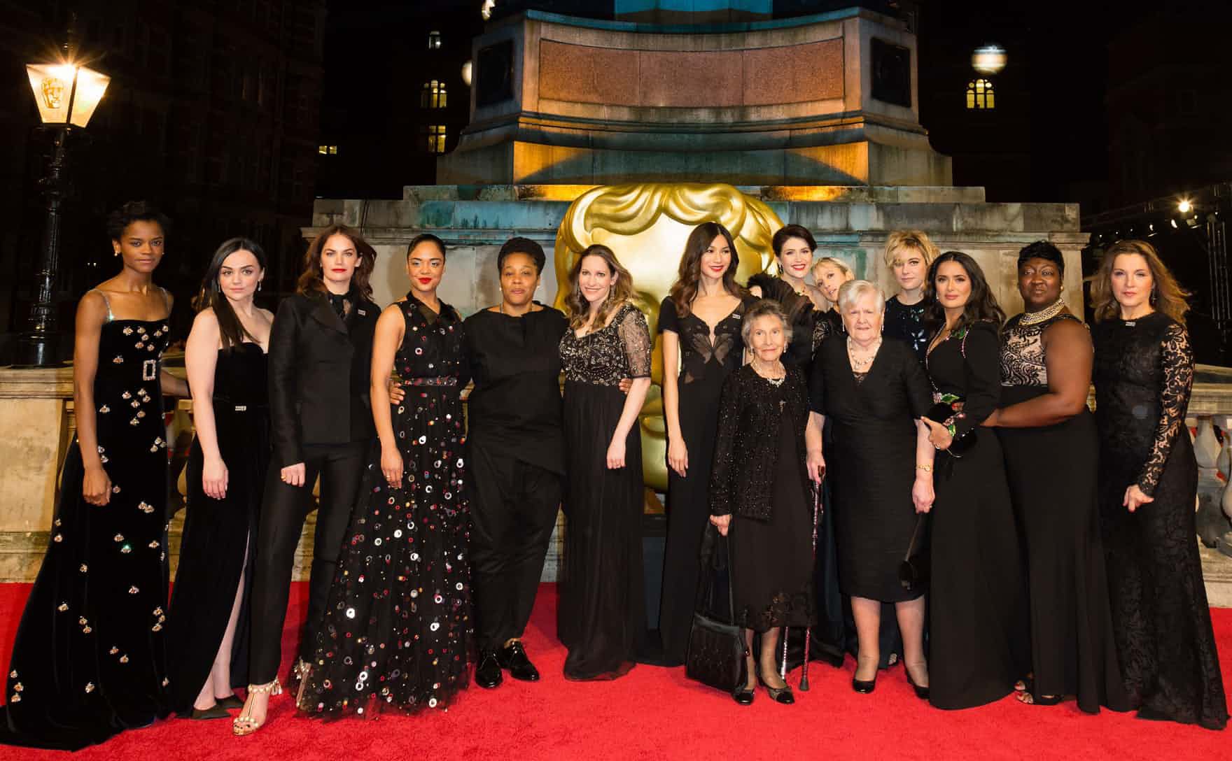 Tinh tế là vậy mà Công nương Kate Middleton vẫn bị chỉ trích khi diện lễ phục đến lễ trao giải BAFTA - Ảnh 4. Tinh tế là vậy mà Công nương Kate Middleton vẫn bị chỉ trích khi diện lễ phục đến lễ trao giải BAFTA - Ảnh 4.