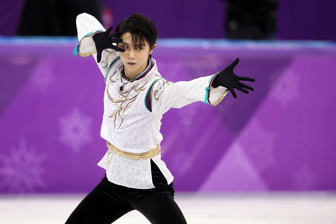 Yuzuru Hanyu, tên tuổi quốc dân của Nhật Bản, không chỉ nổi tiếng với những chiến thắng trên đường trượt băng mà còn là một idol được ngưỡng mộ nhờ tính cách khiêm tốn, tài năng và sự sáng tạo. Hãy cùng ngắm nhìn hình ảnh của anh ta để cảm nhận thêm nét đẹp của nền văn hóa Nhật Bản.