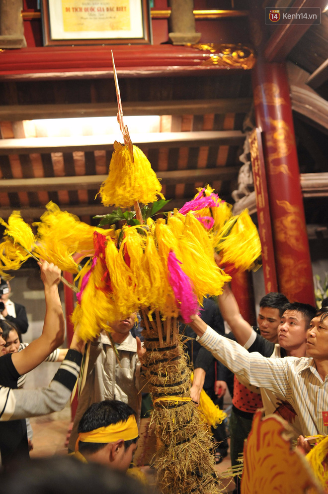 Hội Gióng Sóc Sơn diễn ra tưng bừng, không còn lộn xộn vì tranh cướp “giò hoa tre” - Ảnh 17.