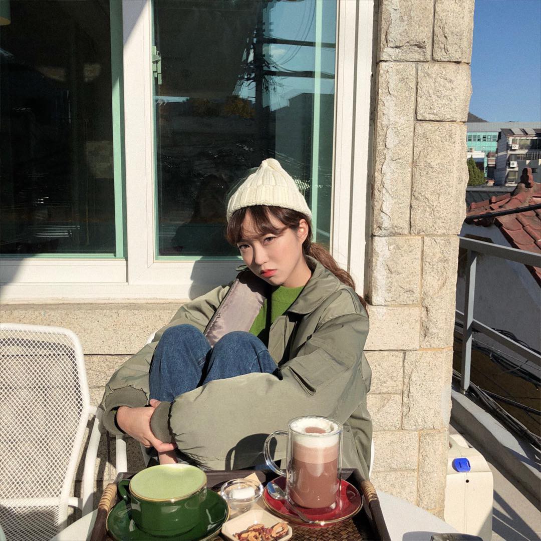 Ngày mưa âm u không biết mặc gì, bạn chỉ cần ghi nhớ 5 item này là có thể hô biến ngay hàng loạt set đồ siêu ưng mắt - Ảnh 12. Ngày mưa âm u không biết mặc gì, bạn chỉ cần ghi nhớ 5 item này là có thể hô biến ngay hàng loạt set đồ siêu ưng mắt - Ảnh 12.