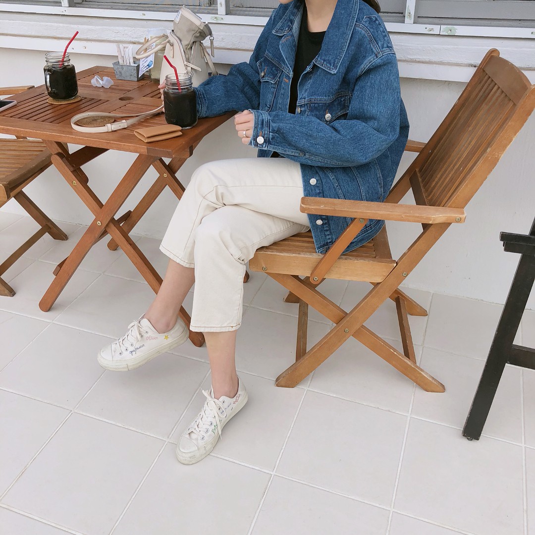 Ngày mưa âm u không biết mặc gì, bạn chỉ cần ghi nhớ 5 item này là có thể hô biến ngay hàng loạt set đồ siêu ưng mắt - Ảnh 17. Ngày mưa âm u không biết mặc gì, bạn chỉ cần ghi nhớ 5 item này là có thể hô biến ngay hàng loạt set đồ siêu ưng mắt - Ảnh 17.