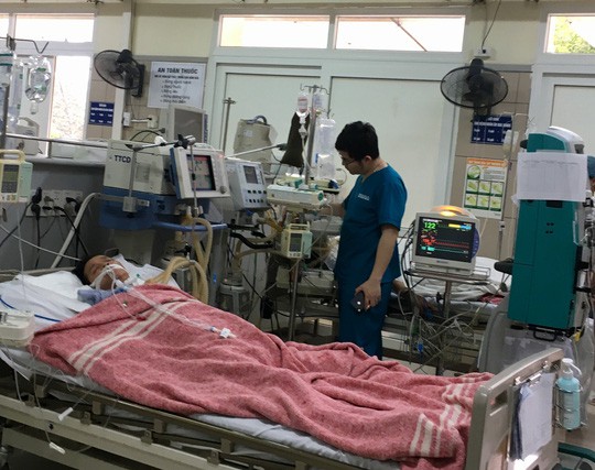 Giận người y&ecirc;u, thanh ni&ecirc;n 19 tuổi &ldquo;tu&rdquo; hết nửa chai thuốc diệt cỏ - Ảnh 2.