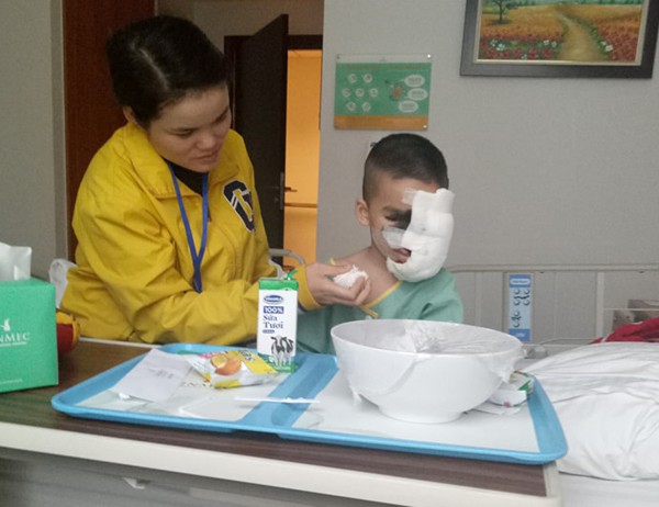 Cái Tết trọn vẹn đầu tiên của cậu bé 6 tuổi có khuôn mặt tựa người rừng tại Yên Bái - Ảnh 5.