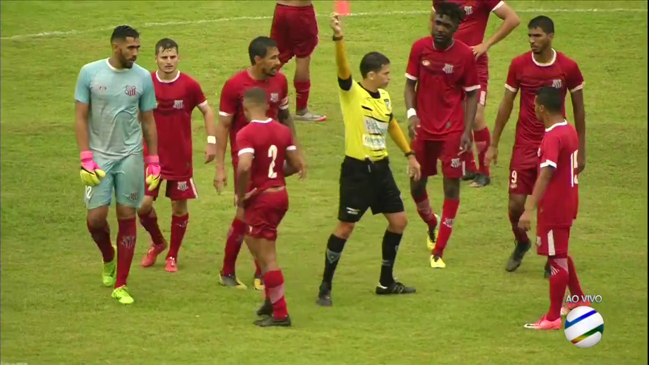 Cậu bé nhặt bóng bị đấm vỡ mũi vì ăn mừng khiêu khích đối thủ - Ảnh 4. Cậu bé nhặt bóng bị đấm vỡ mũi vì ăn mừng khiêu khích đối thủ - Ảnh 4.