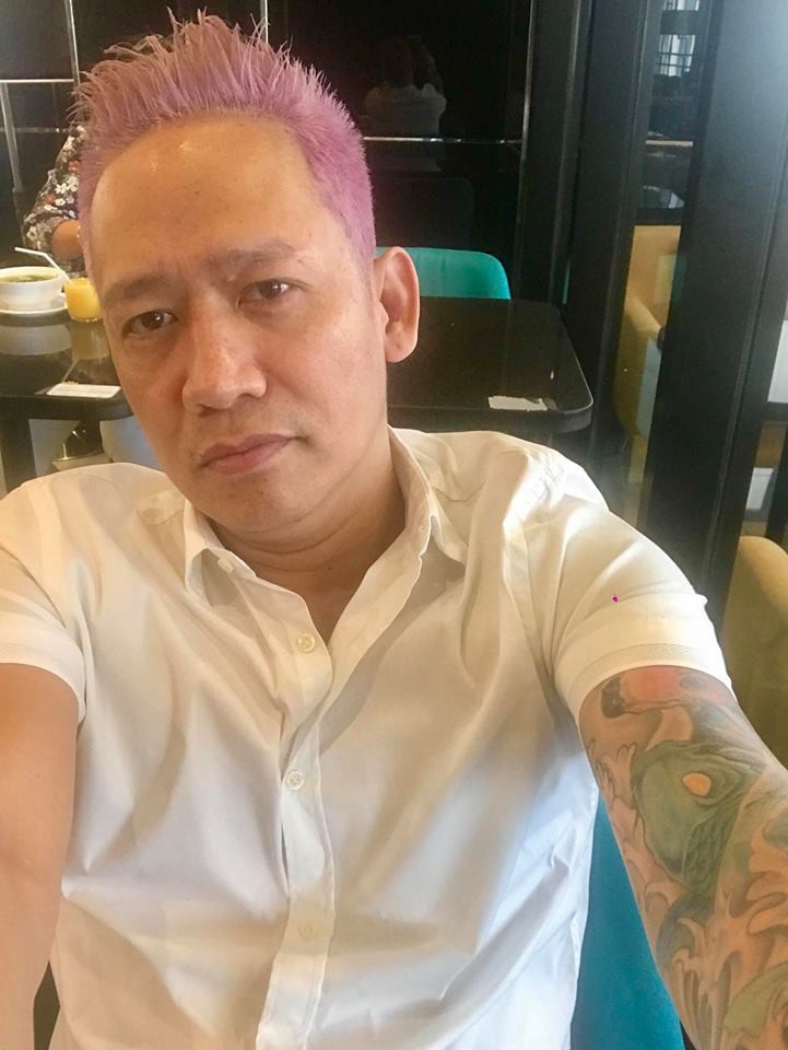 Màn make-over cực chất đầu năm của Duy Mạnh: Chơi trội nhuộm hồng cả mái tóc! - Ảnh 2. Màn make-over cực chất đầu năm của Duy Mạnh: Chơi trội nhuộm hồng cả mái tóc! - Ảnh 2.