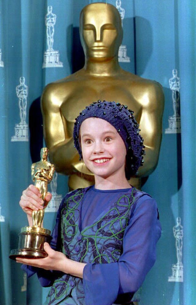 Nhìn lại những phút giây kinh điển nhất trên sân khấu trao giải Oscar suốt 89 năm qua (Phần 1) - Ảnh 6.