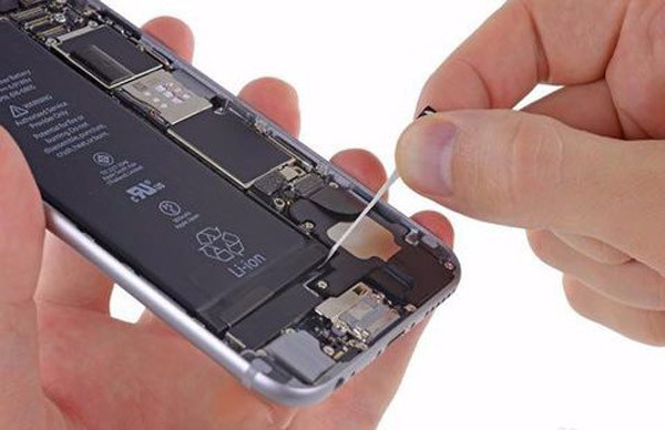 Nguồn pin dự trữ cho iPhone 6/6 Plus đang cạn kiệt, nếu bạn không đi thay ngay thì có thể sẽ phải chờ rất lâu - Ảnh 1.